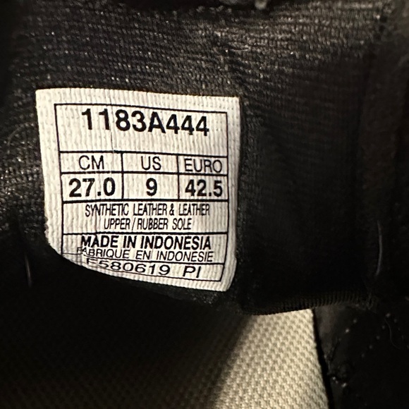 Stylish Men's Sneakers in Gray and Black - Picture 4 of 4